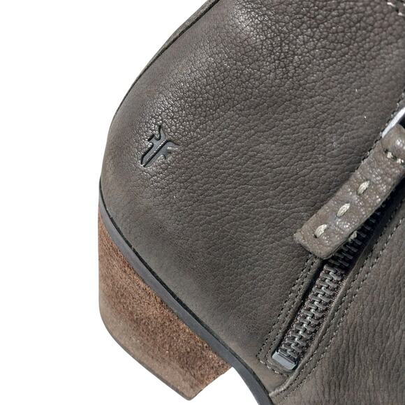 FRYE! TAUPE GRAY BROWN GENUINE NUBUCK LEATHER CHUNKY HEEL ANKLE BOOTS! SZ 10M - Picture 10 of 11